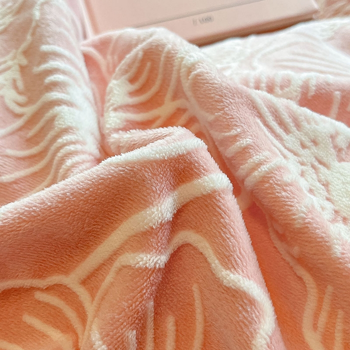 91家纺网 家纺一手货源 找家纺 琪格格纺织 2025新款全消光包边立体简约清新雕花绒四件套 雕花包边-安妮花苑 粉