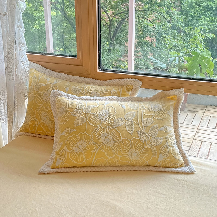 91家纺网 家纺一手货源 找家纺 琪格格纺织 2025新款全消光包边立体简约清新雕花绒四件套 雕花包边-安妮花苑 黄