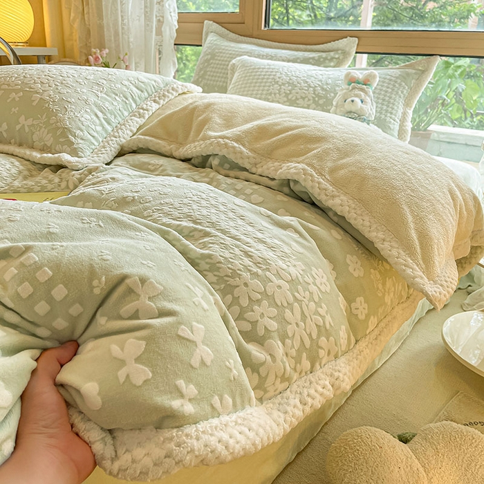 91家纺网 家纺一手货源 找家纺 琪格格纺织 2025新款全消光包边立体简约清新雕花绒四件套 雕花包边-阿芙朵 绿