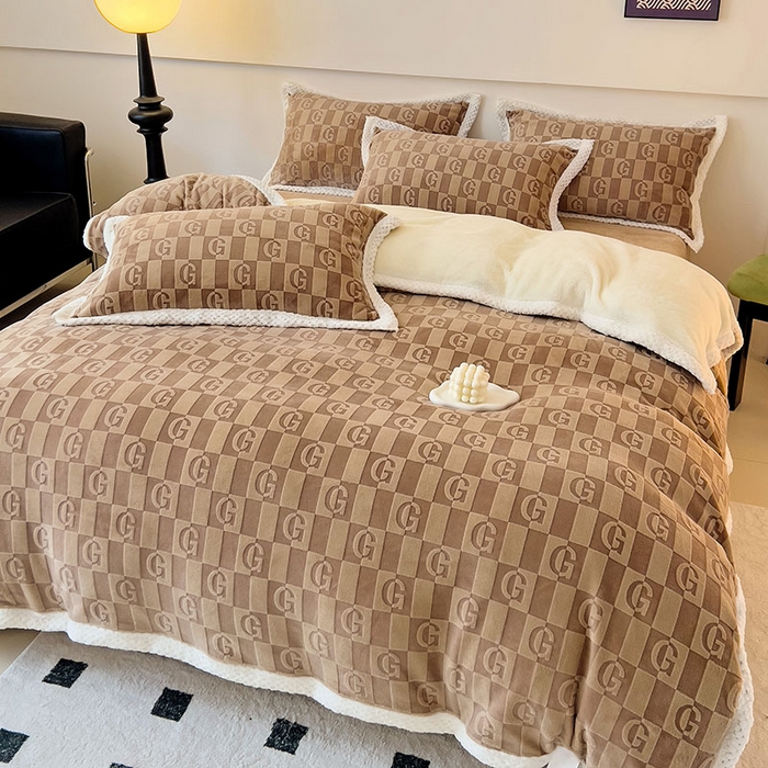 91家纺网 家纺一手货源 找家纺 琪格格纺织 2025新款全消光包边立体简约清新雕花绒四件套 包边绒 麦格娅 咖