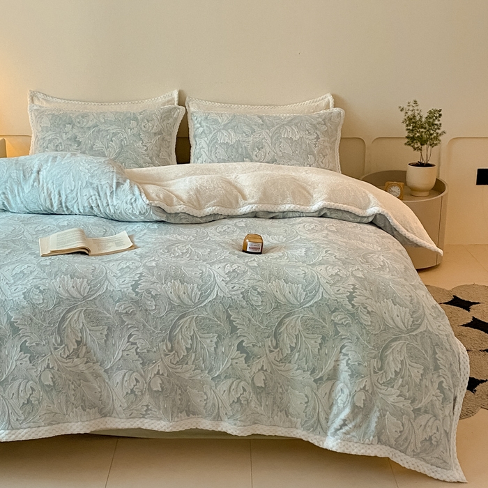 91家纺网 家纺一手货源 找家纺 琪格格纺织 2025新款全消光包边立体简约清新雕花绒四件套 雕花包边绒-叶之恋青