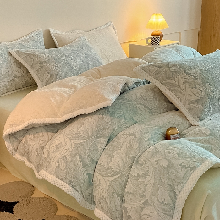 91家纺网 家纺一手货源 找家纺 琪格格纺织 2025新款全消光包边立体简约清新雕花绒四件套 雕花包边绒-叶之恋青