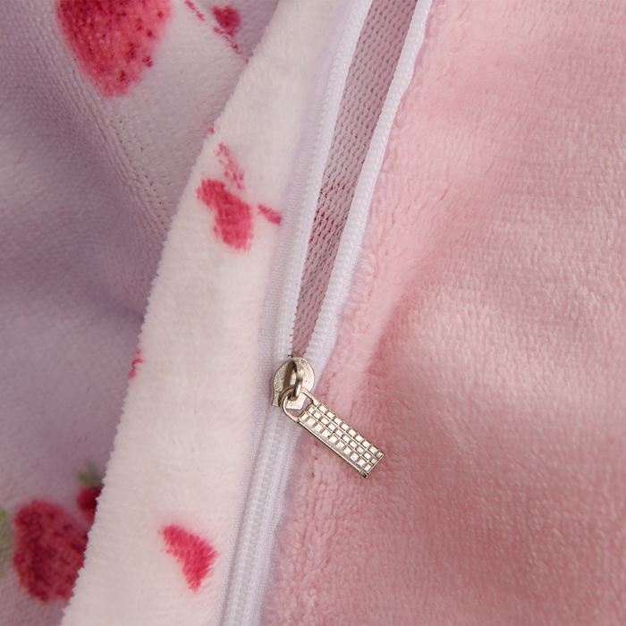 91家纺网 家纺一手货源 找家纺 千姿坊 2025新款A类牛奶绒印花四件套小清新款 16草莓格韵