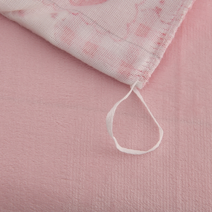 91家纺网 家纺一手货源 找家纺 千姿坊 2025新款A类牛奶绒印花四件套小清新款 16草莓格韵