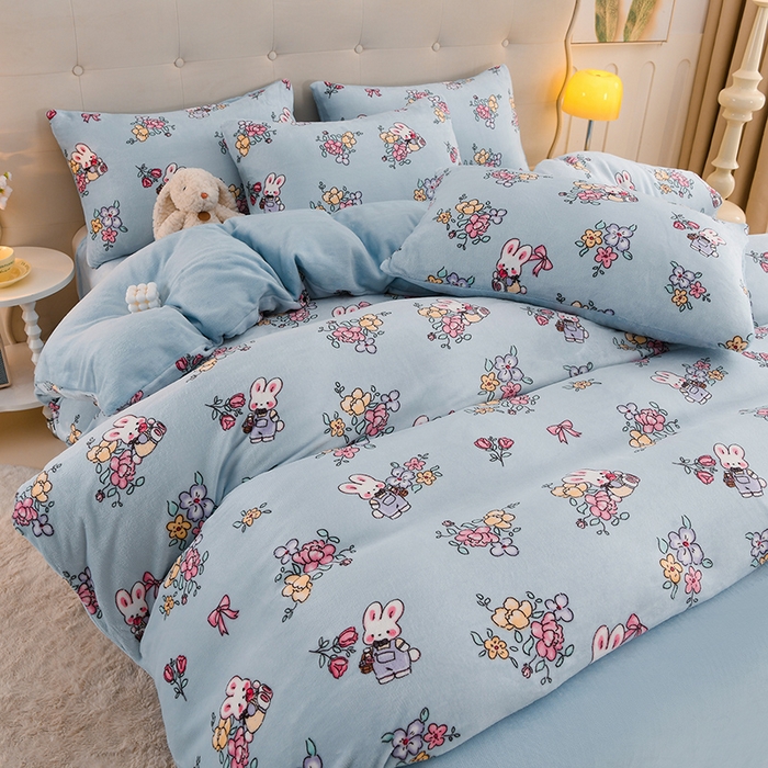 91家纺网 家纺一手货源 找家纺 千姿坊 2025新款A类牛奶绒印花四件套小清新款 19花漾兔语