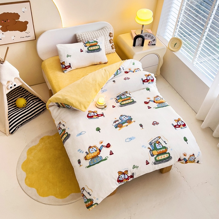 91家纺网 家纺一手货源 找家纺 鱼宝 2025新款牛奶绒可拆卸被套被芯幼儿园被子 彩虹车队黄