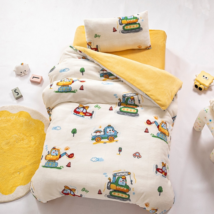 91家纺网 家纺一手货源 找家纺 鱼宝 2025新款牛奶绒可拆卸被套被芯幼儿园被子 彩虹车队黄