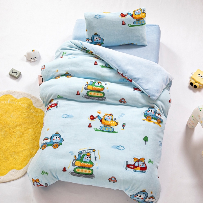 91家纺网 家纺一手货源 找家纺 鱼宝 2025新款牛奶绒可拆卸被套被芯幼儿园被子 彩虹车队蓝