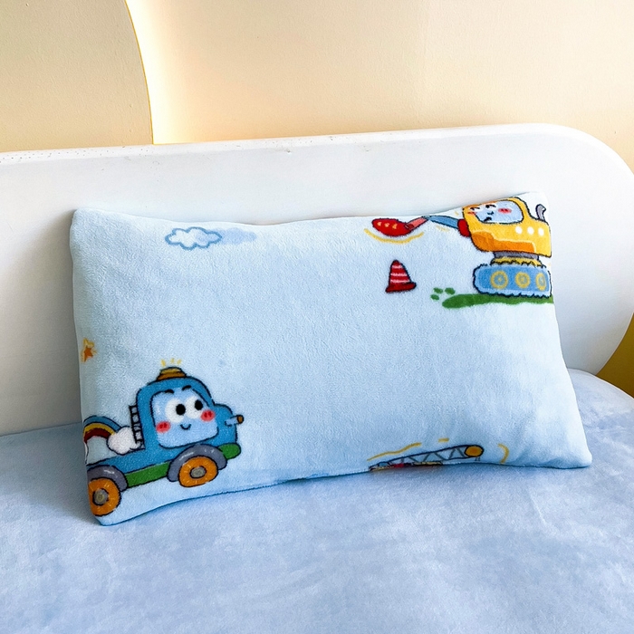 91家纺网 家纺一手货源 找家纺 鱼宝 2025新款牛奶绒可拆卸被套被芯幼儿园被子 彩虹车队蓝