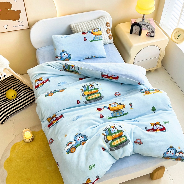 91家纺网 家纺一手货源 找家纺 鱼宝 2025新款牛奶绒可拆卸被套被芯幼儿园被子 彩虹车队蓝