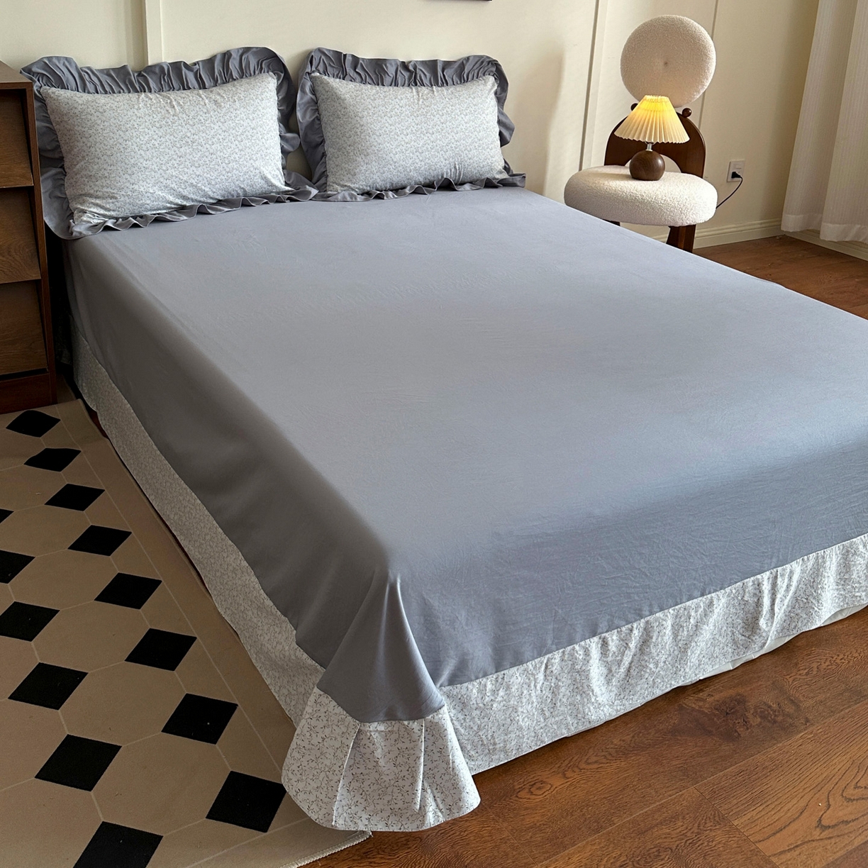 91家纺网 家纺一手货源 找家纺 梦莱斯 2025新款高克重云感棉四件套-花边款 灰调花笺