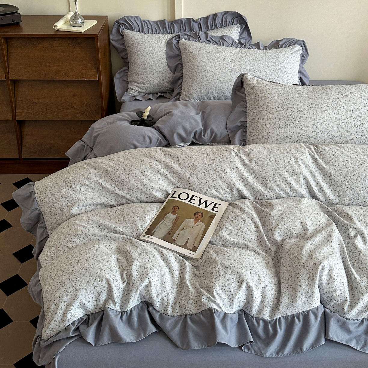 91家纺网 家纺一手货源 找家纺 梦莱斯 2025新款高克重云感棉四件套-花边款 灰调花笺