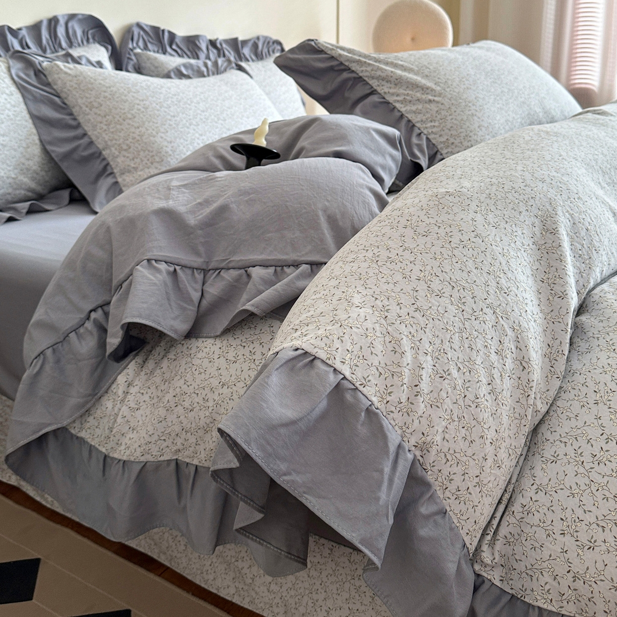 91家纺网 家纺一手货源 找家纺 梦莱斯 2025新款高克重云感棉四件套-花边款 灰调花笺