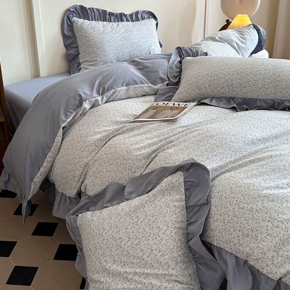 91家纺网 家纺一手货源 找家纺 梦莱斯 2025新款高克重云感棉四件套-花边款 灰调花笺