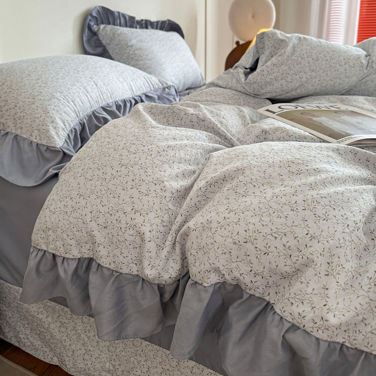 91家纺网 家纺一手货源 找家纺 梦莱斯 2025新款高克重云感棉四件套-花边款 灰调花笺