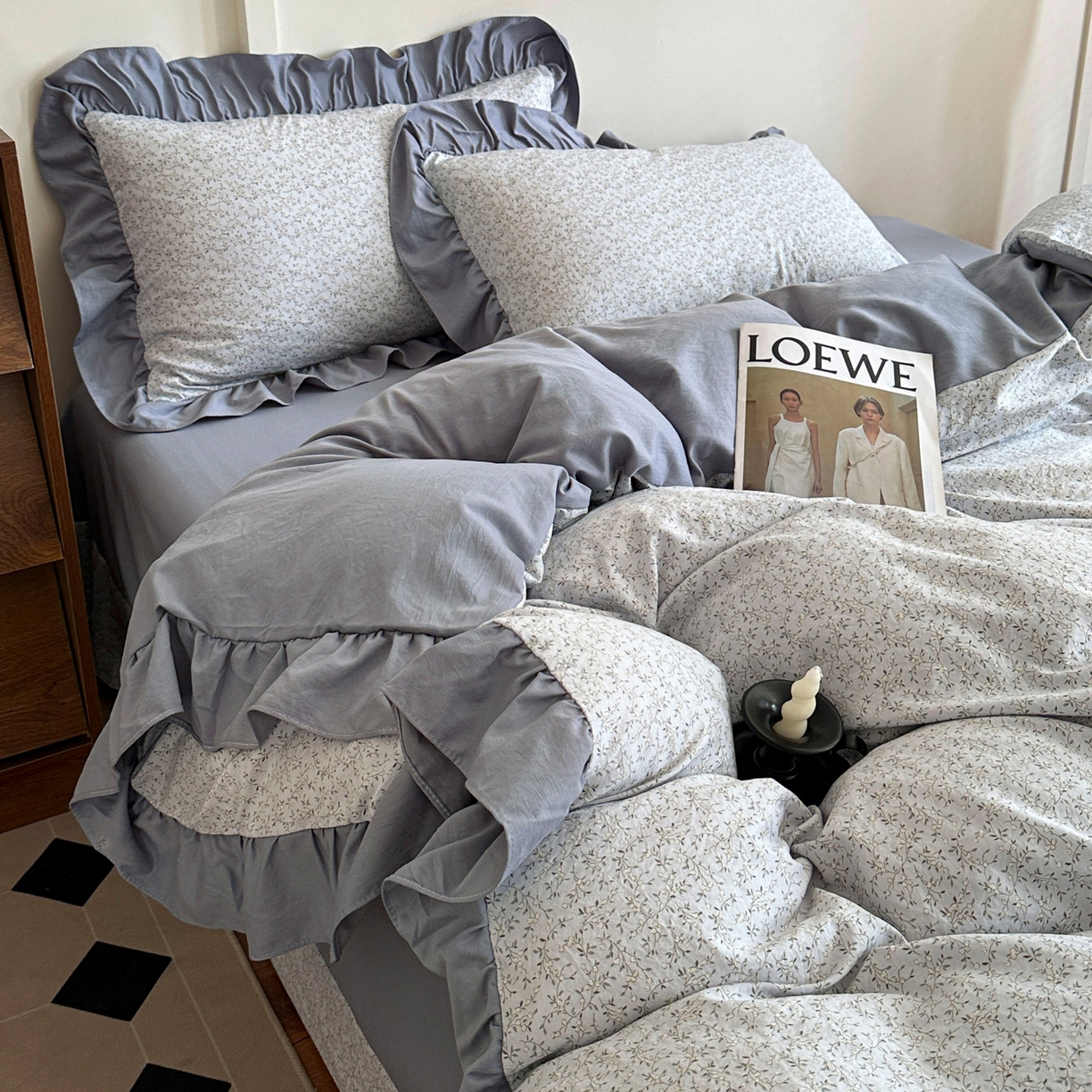 91家纺网 家纺一手货源 找家纺 梦莱斯 2025新款高克重云感棉四件套-花边款 灰调花笺