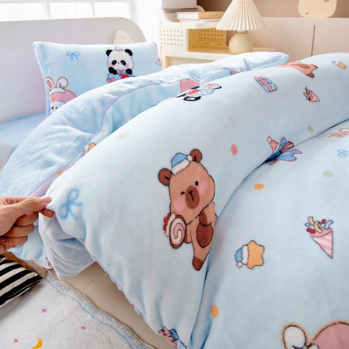 91家纺网 家纺一手货源 找家纺 鱼宝 2025新款牛奶绒可拆卸被套被芯幼儿园被子 卡卡乐园 蓝