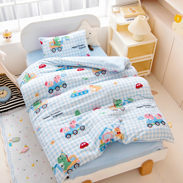 91家纺网 家纺一手货源 找家纺 鱼宝 2025新款牛奶绒可拆卸被套被芯幼儿园被子 恐龙车队