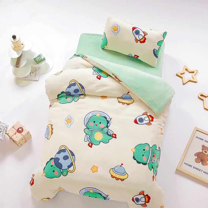 91家纺网 家纺一手货源 找家纺 鱼宝 2025新款牛奶绒可拆卸被套被芯幼儿园被子 恐龙飞船
