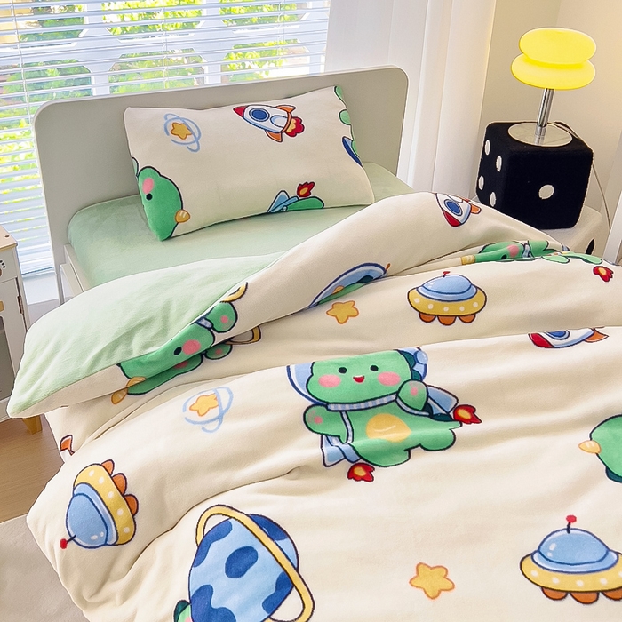 91家纺网 家纺一手货源 找家纺 鱼宝 2025新款牛奶绒可拆卸被套被芯幼儿园被子 恐龙飞船