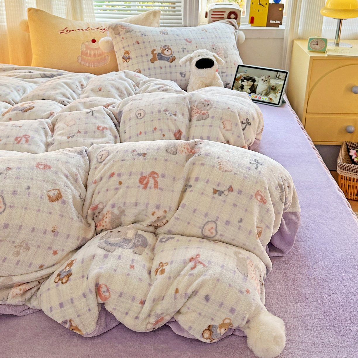 91家纺网 家纺一手货源 找家纺 （总）麦朵家居 2025新款高克重毛球绣花四件套印花牛奶绒四件套高克重宝宝绒床裙款四件套牛奶绒床笠兔绒三件套