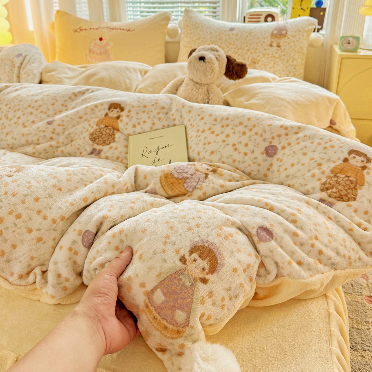 91家纺网 家纺一手货源 找家纺 （总）麦朵家居 2025新款高克重毛球绣花四件套印花牛奶绒四件套高克重宝宝绒床裙款四件套牛奶绒床笠兔绒三件套