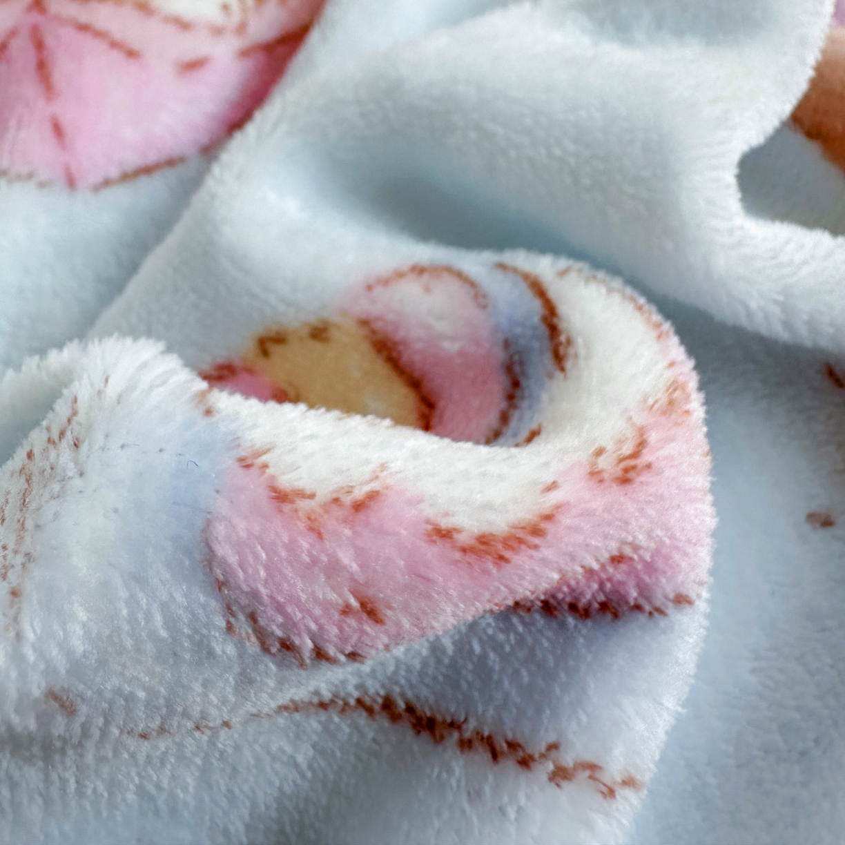 91家纺网 家纺一手货源 找家纺 麦朵家居 2025新款高克重毛球绣花四件套印花牛奶绒四件套高克重宝宝绒床裙款四件套牛奶绒床笠兔绒三件套 蛋糕小狗