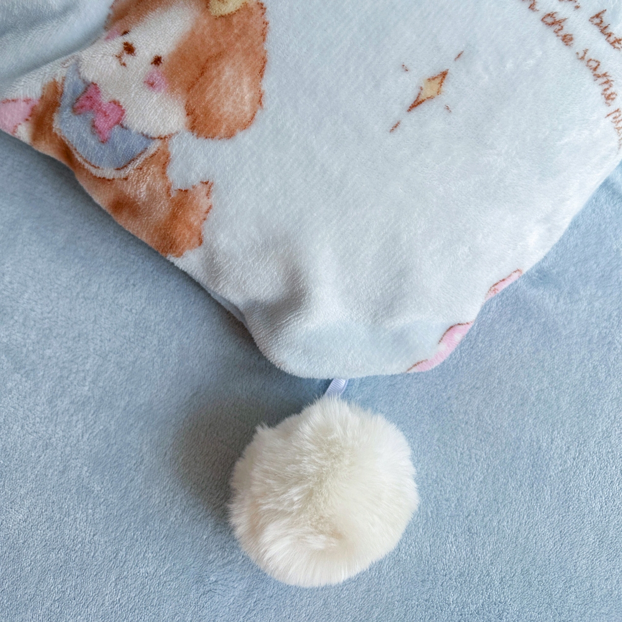 91家纺网 家纺一手货源 找家纺 麦朵家居 2025新款高克重毛球绣花四件套印花牛奶绒四件套高克重宝宝绒床裙款四件套牛奶绒床笠兔绒三件套 蛋糕小狗