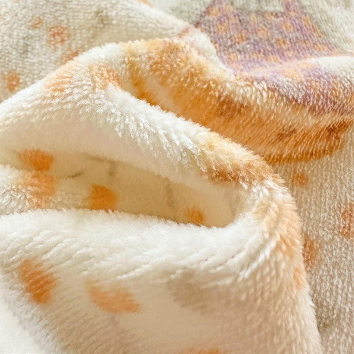 91家纺网 家纺一手货源 找家纺 麦朵家居 2025新款高克重毛球绣花四件套印花牛奶绒四件套高克重宝宝绒床裙款四件套牛奶绒床笠兔绒三件套 可爱女孩