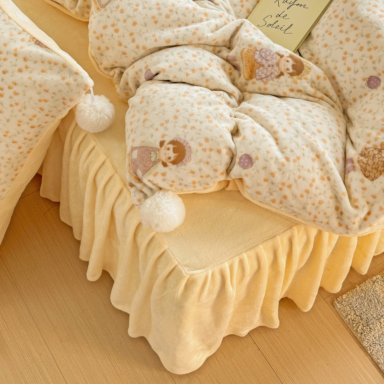 91家纺网 家纺一手货源 找家纺 麦朵家居 2025新款高克重毛球绣花四件套印花牛奶绒四件套高克重宝宝绒床裙款四件套牛奶绒床笠兔绒三件套 可爱女孩