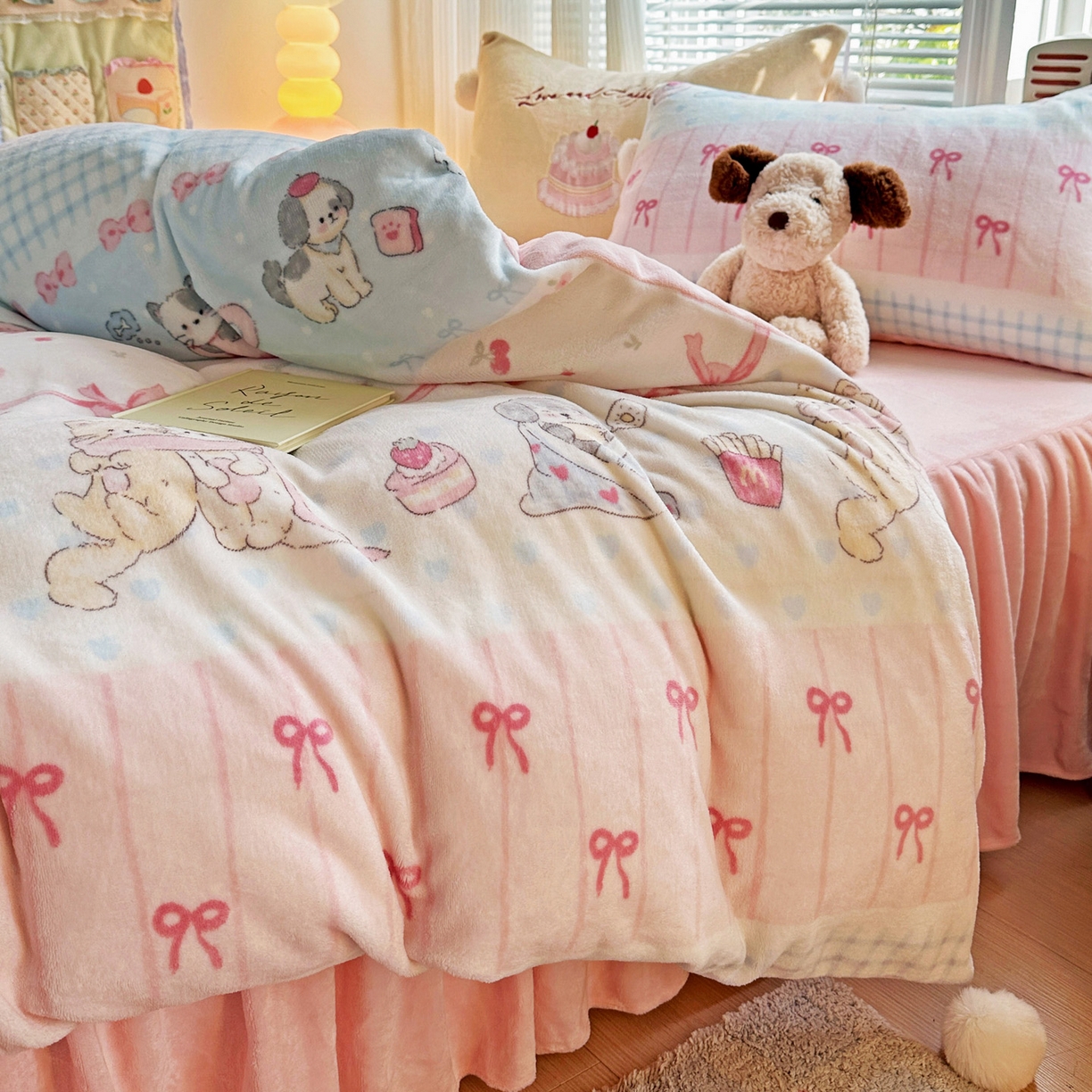 91家纺网 家纺一手货源 找家纺 麦朵家居 2025新款高克重毛球绣花四件套印花牛奶绒四件套高克重宝宝绒床裙款四件套牛奶绒床笠兔绒三件套 茶杯小猫