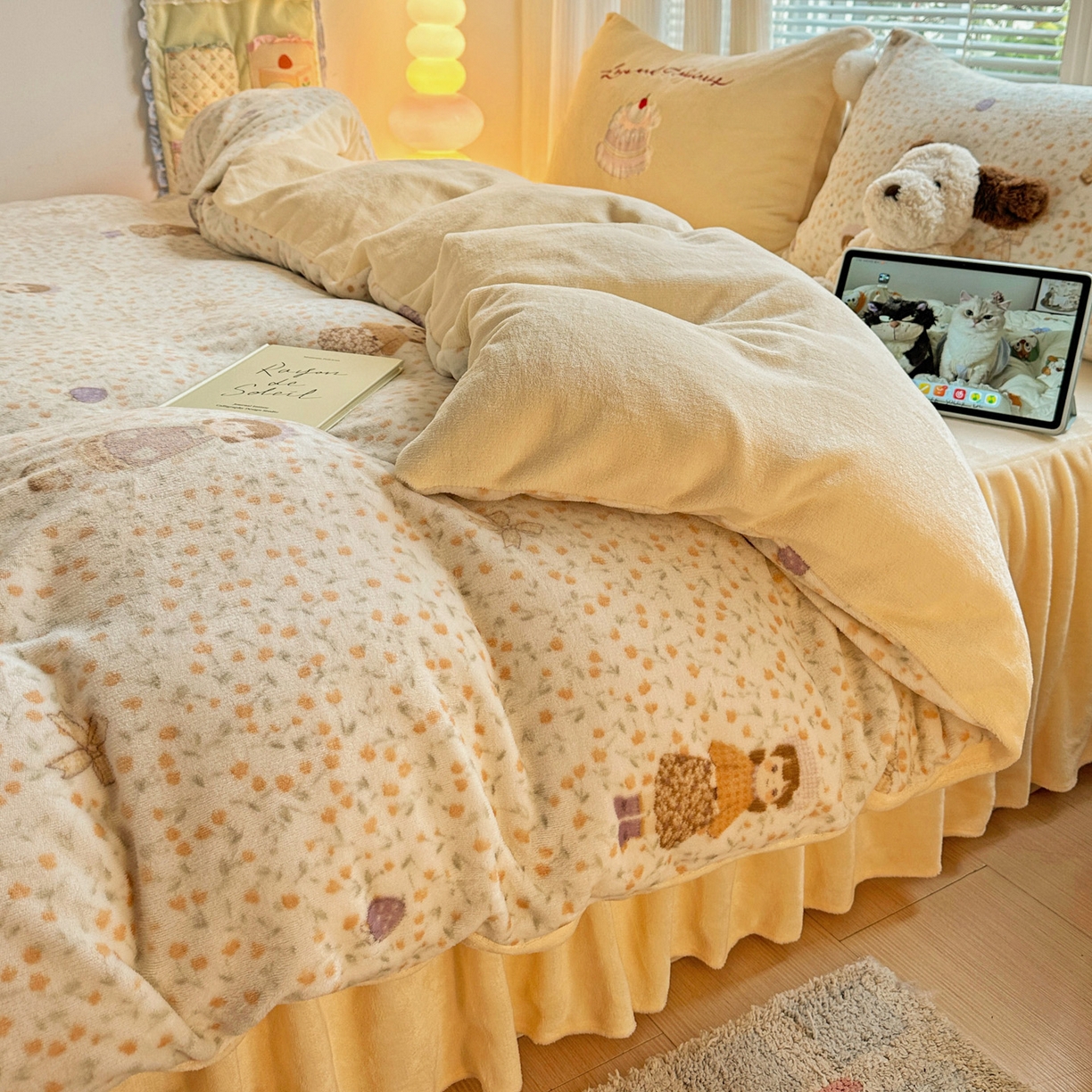 91家纺网 家纺一手货源 找家纺 麦朵家居 2025新款高克重毛球绣花四件套印花牛奶绒四件套高克重宝宝绒床裙款四件套牛奶绒床笠兔绒三件套 可爱女孩