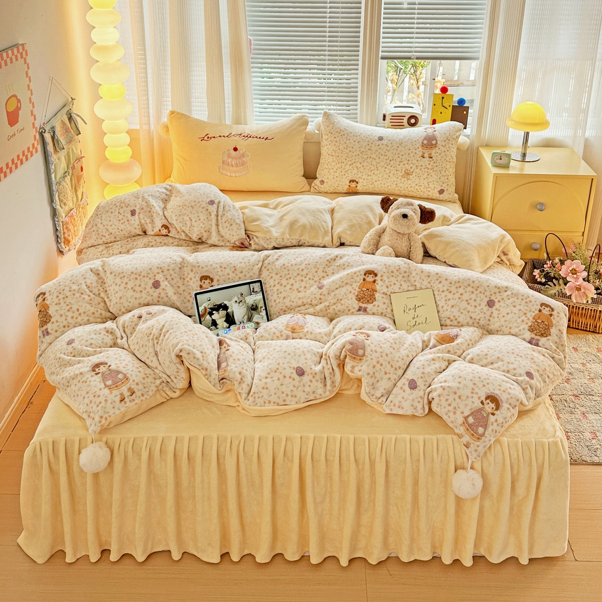 91家纺网 家纺一手货源 找家纺 麦朵家居 2025新款高克重毛球绣花四件套印花牛奶绒四件套高克重宝宝绒床裙款四件套牛奶绒床笠兔绒三件套 可爱女孩