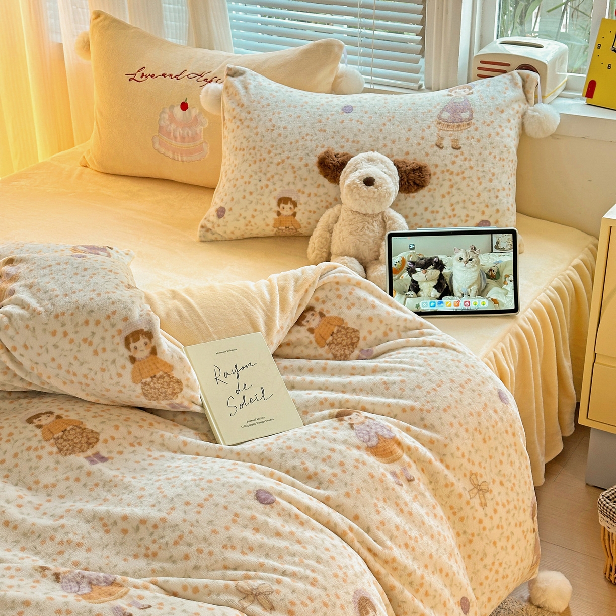 91家纺网 家纺一手货源 找家纺 麦朵家居 2025新款高克重毛球绣花四件套印花牛奶绒四件套高克重宝宝绒床裙款四件套牛奶绒床笠兔绒三件套 可爱女孩