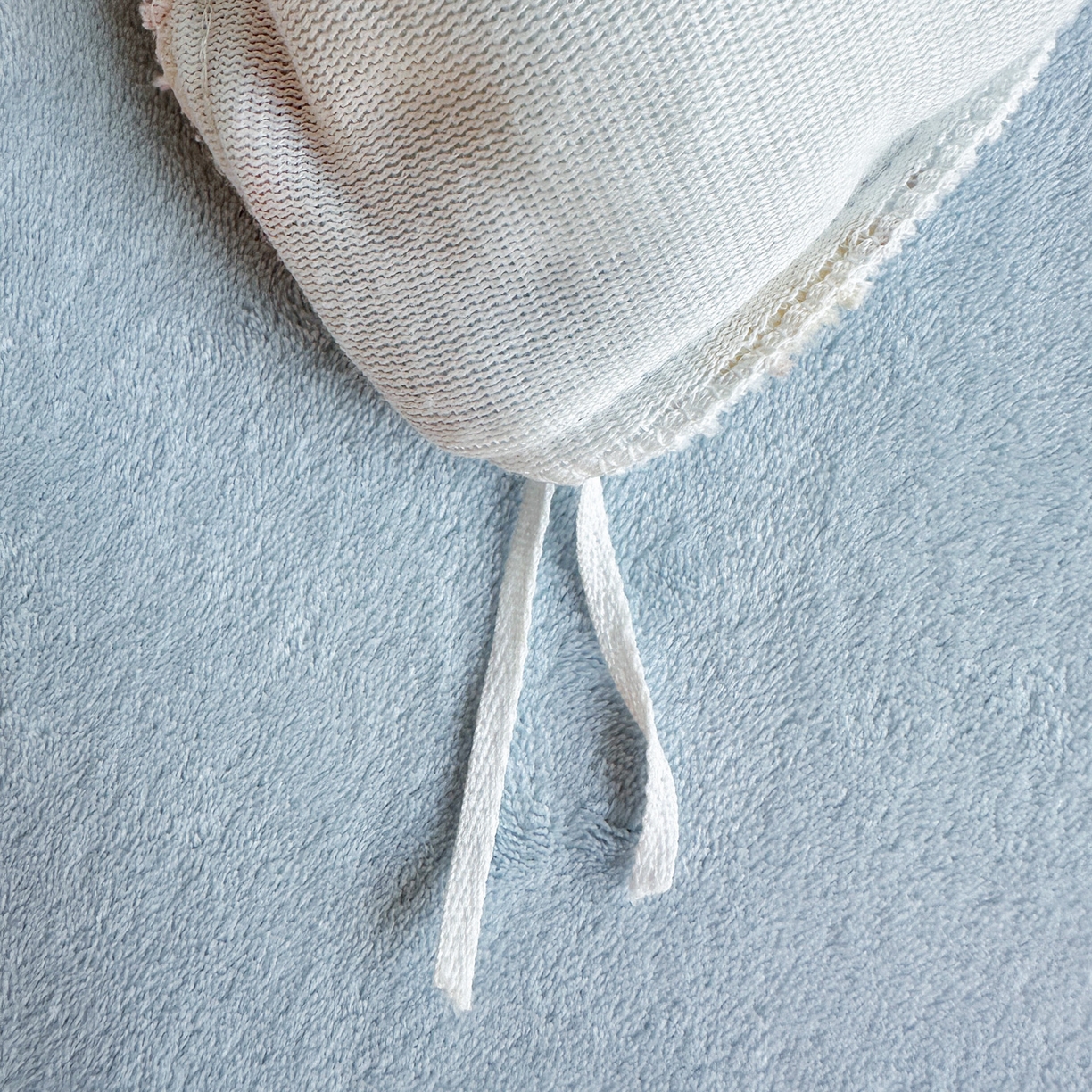 91家纺网 家纺一手货源 找家纺 麦朵家居 2025新款高克重毛球绣花四件套印花牛奶绒四件套高克重宝宝绒床裙款四件套牛奶绒床笠兔绒三件套 蛋糕小狗