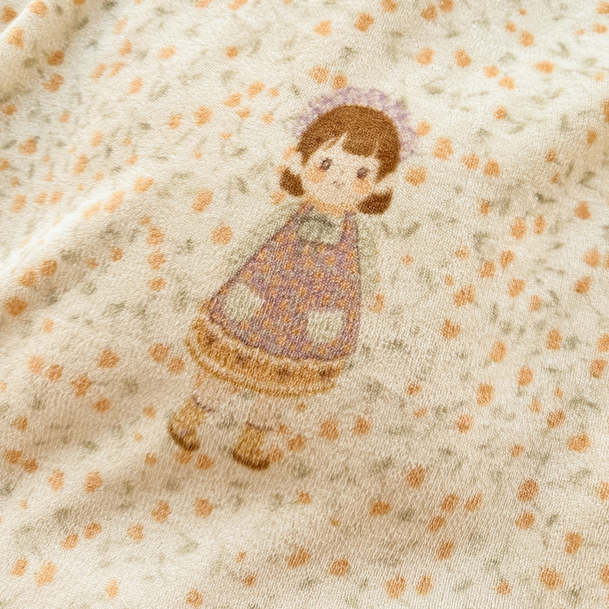 91家纺网 家纺一手货源 找家纺 麦朵家居 2025新款高克重毛球绣花四件套印花牛奶绒四件套高克重宝宝绒床裙款四件套牛奶绒床笠兔绒三件套 可爱女孩