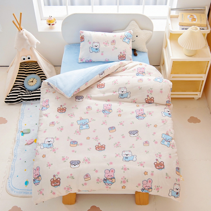 91家纺网 家纺一手货源 找家纺 鱼宝 2025新款牛奶绒可拆卸被套被芯幼儿园被子 萌宠宝贝