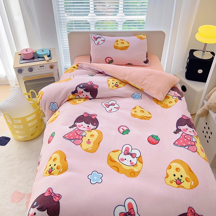 91家纺网 家纺一手货源 找家纺 鱼宝 2025新款牛奶绒可拆卸被套被芯幼儿园被子 奶酪