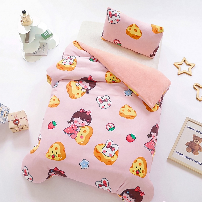 91家纺网 家纺一手货源 找家纺 鱼宝 2025新款牛奶绒可拆卸被套被芯幼儿园被子 奶酪