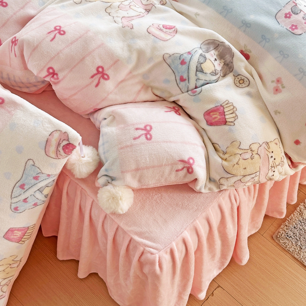 91家纺网 家纺一手货源 找家纺 麦朵家居 2025新款高克重毛球绣花四件套印花牛奶绒四件套高克重宝宝绒床裙款四件套牛奶绒床笠兔绒三件套 茶杯小猫