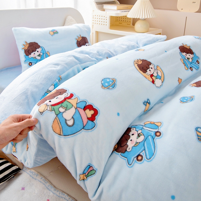 91家纺网 家纺一手货源 找家纺 鱼宝 2025新款牛奶绒可拆卸被套被芯幼儿园被子 小王子