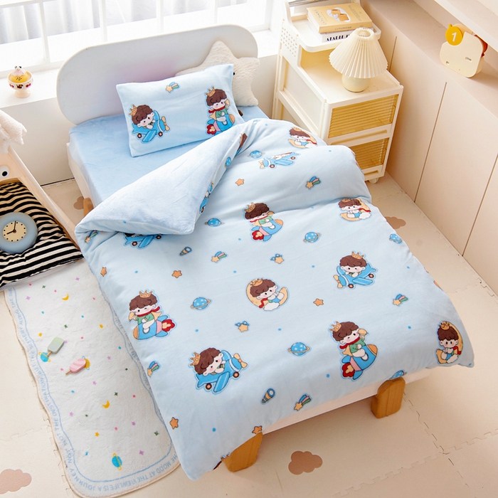 91家纺网 家纺一手货源 找家纺 鱼宝 2025新款牛奶绒可拆卸被套被芯幼儿园被子 小王子