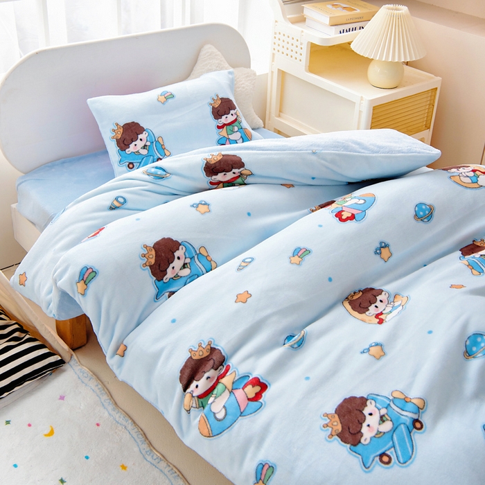 91家纺网 家纺一手货源 找家纺 鱼宝 2025新款牛奶绒可拆卸被套被芯幼儿园被子 小王子