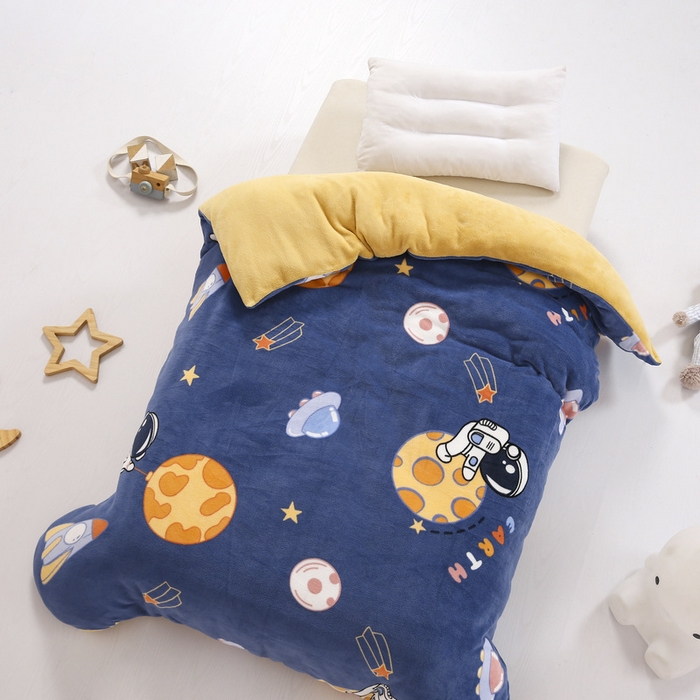 91家纺网 家纺一手货源 找家纺 鱼宝 2025新款牛奶绒可拆卸被套被芯幼儿园被子 宇航梦