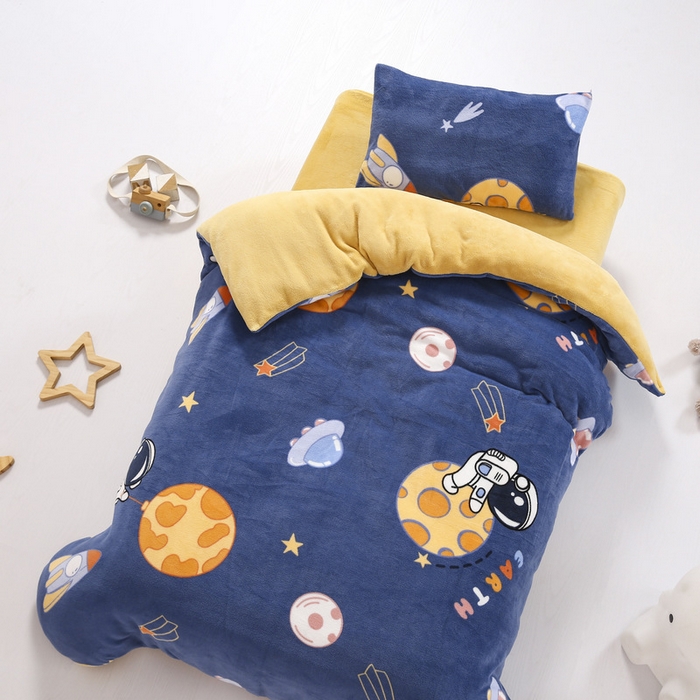 91家纺网 家纺一手货源 找家纺 鱼宝 2025新款牛奶绒可拆卸被套被芯幼儿园被子 宇航梦