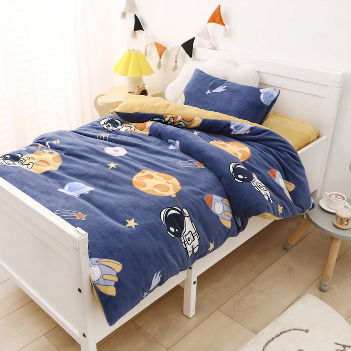 91家纺网 家纺一手货源 找家纺 鱼宝 2025新款牛奶绒可拆卸被套被芯幼儿园被子 宇航梦