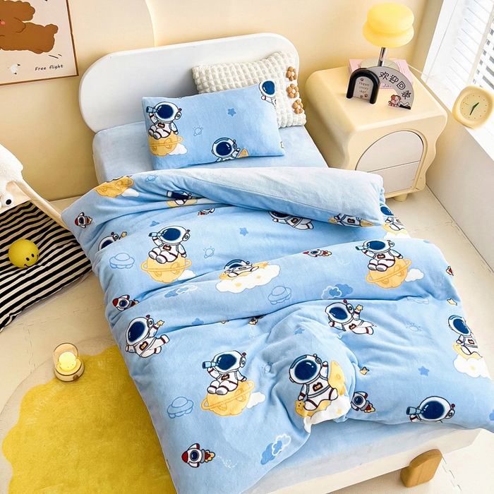 91家纺网 家纺一手货源 找家纺 鱼宝 2025新款牛奶绒可拆卸被套被芯幼儿园被子 月球宇航员