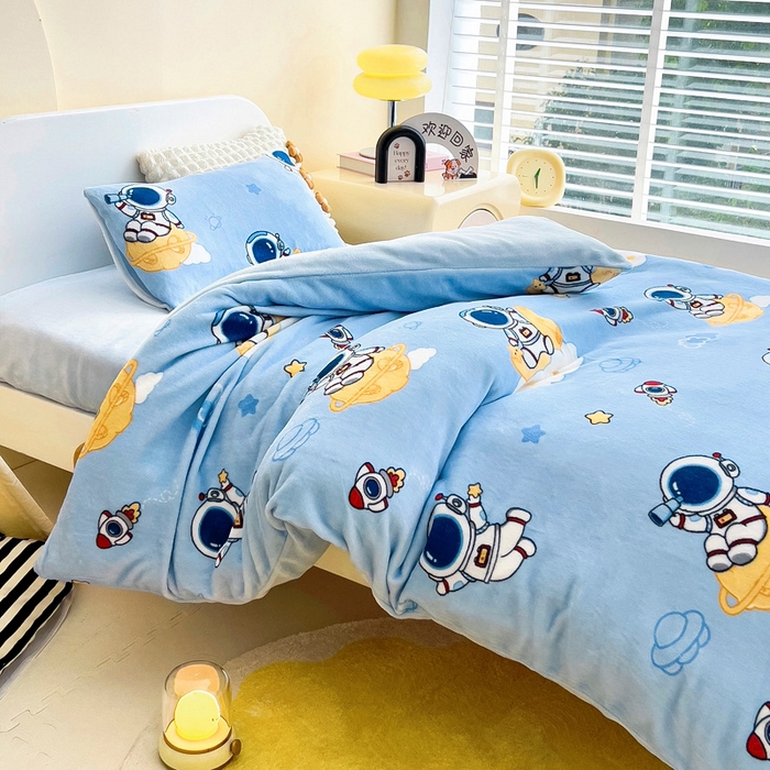 91家纺网 家纺一手货源 找家纺 鱼宝 2025新款牛奶绒可拆卸被套被芯幼儿园被子 月球宇航员