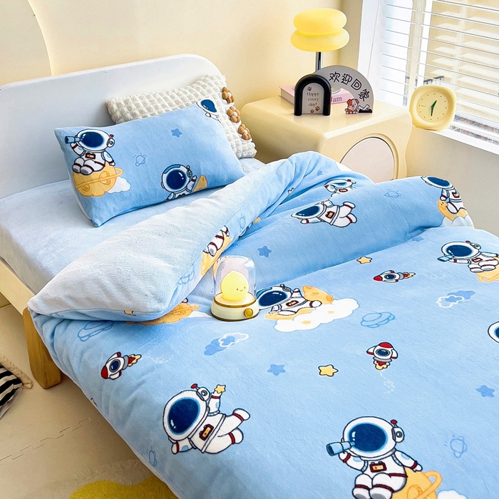 91家纺网 家纺一手货源 找家纺 鱼宝 2025新款牛奶绒可拆卸被套被芯幼儿园被子 月球宇航员