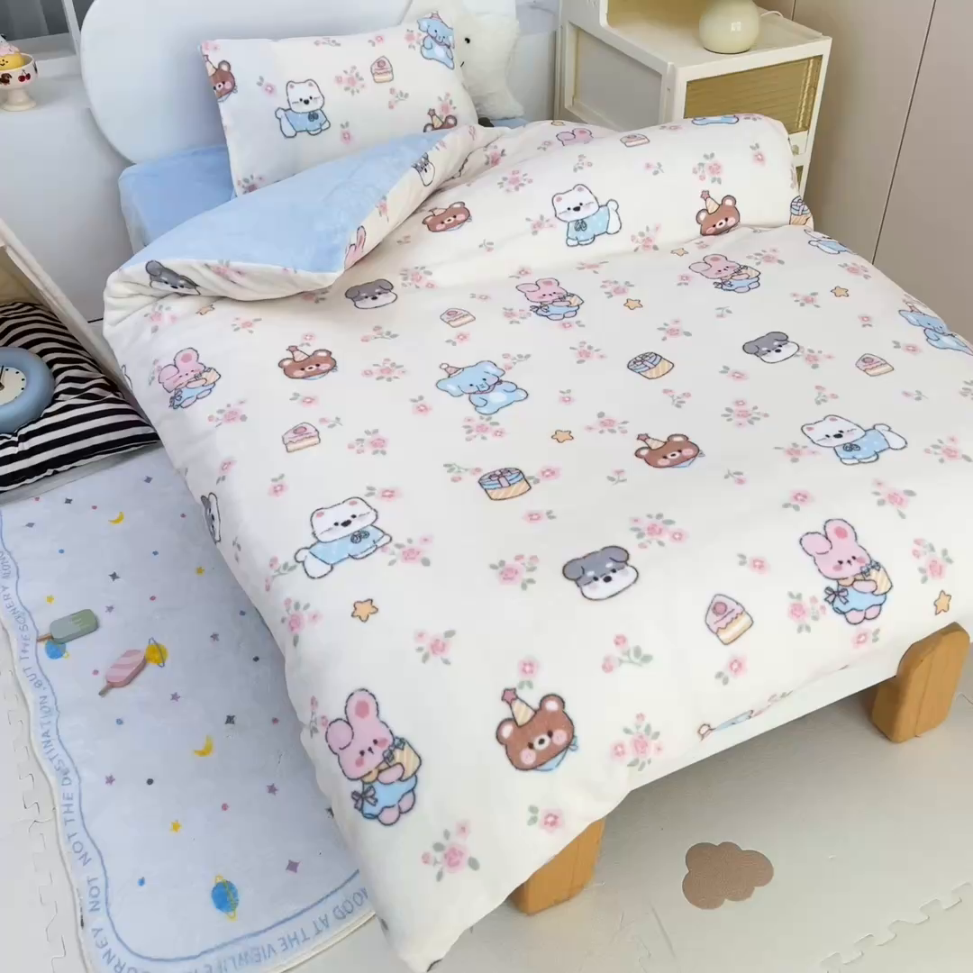 91家纺网 家纺一手货源 找家纺 鱼宝 2025新款小版牛奶绒幼儿园套件 萌宠宝贝